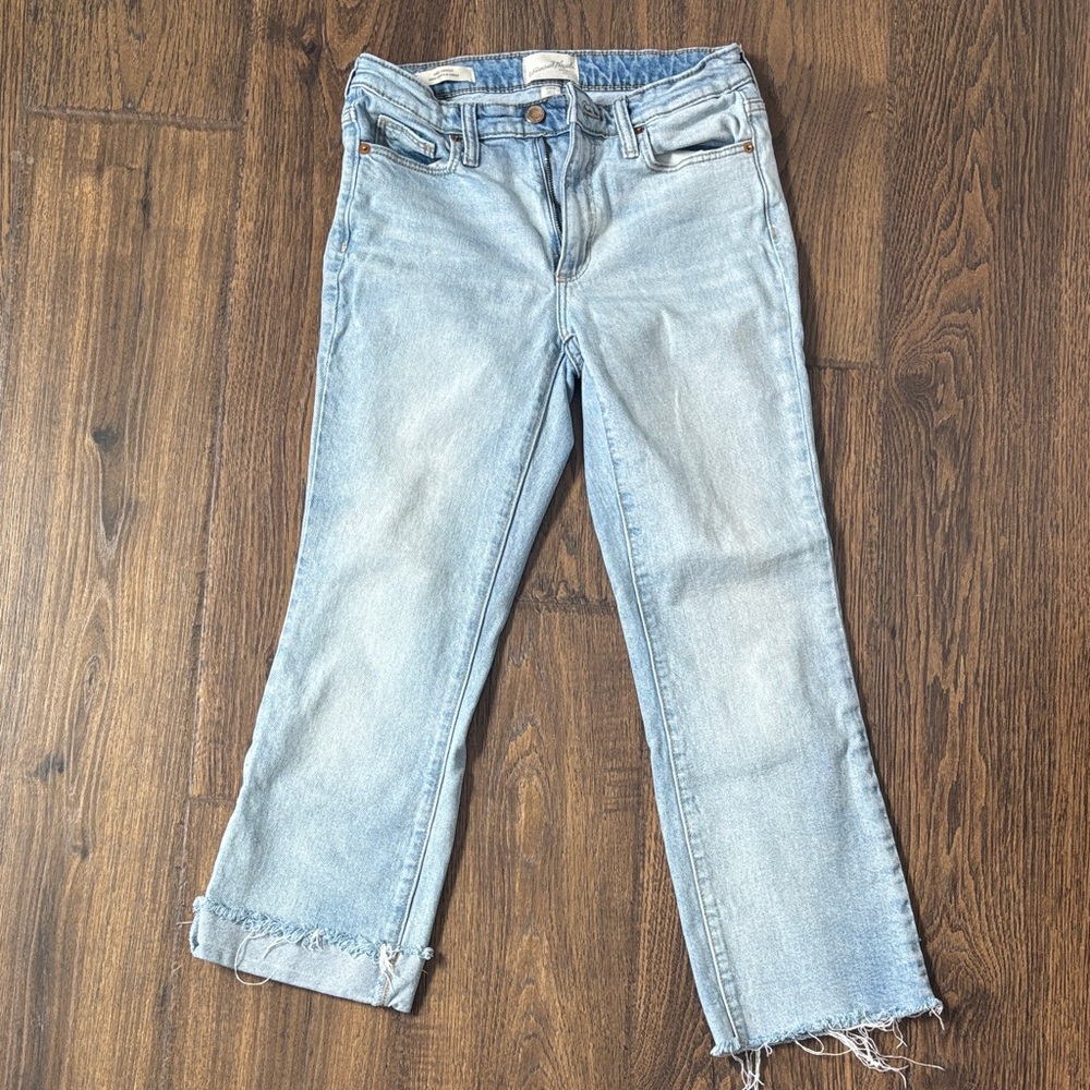 Universal Thread Light Blue Cropped Jeans